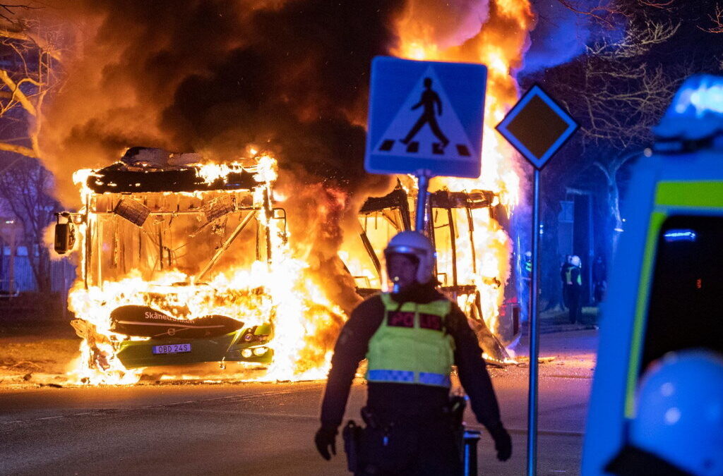 Violência no sul da Suécia em protestos contra movimento de extrema-direita