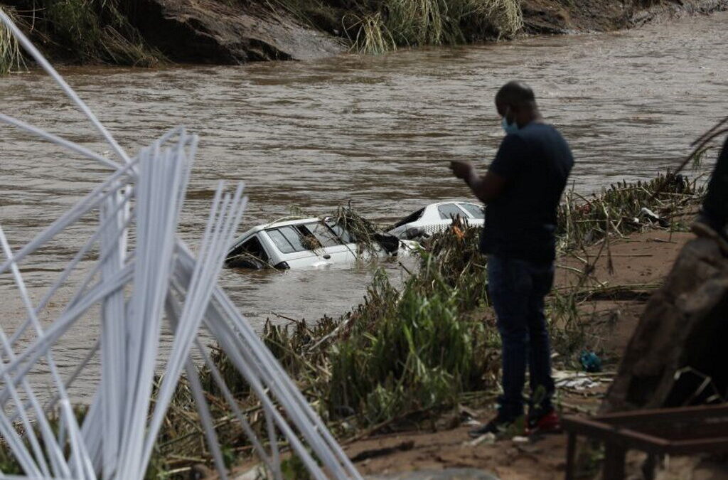 Inundações na África do Sul causaram pelo menos 400 mortes