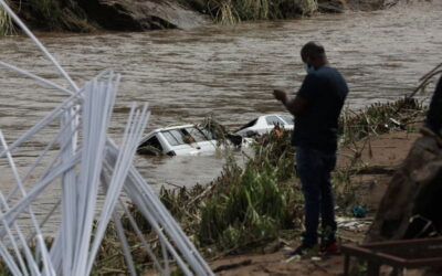 Inundações na África do Sul causaram pelo menos 400 mortes
