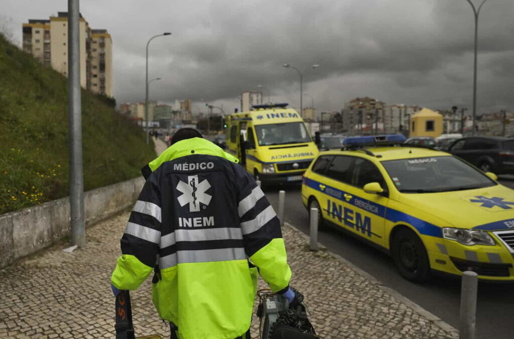Solução não é mais VMER mas mais competências para tripulantes de ambulância, diz associação