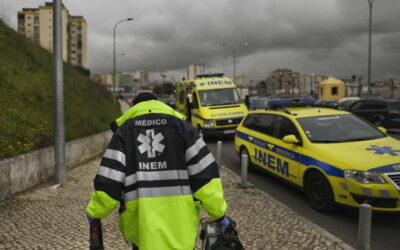 Solução não é mais VMER mas mais competências para tripulantes de ambulância, diz associação