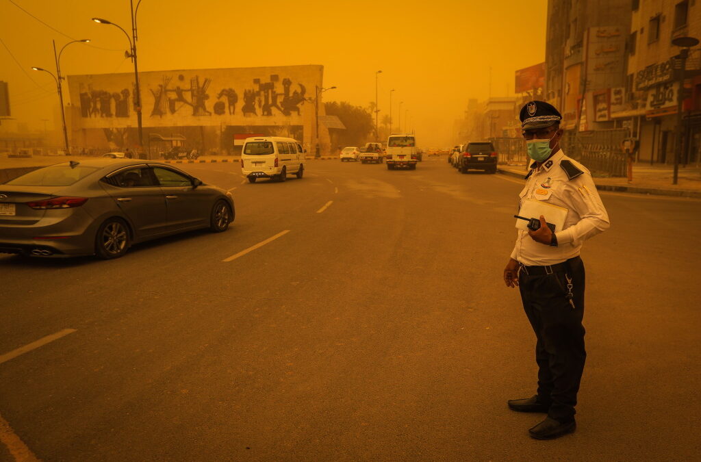 Nova tempestade de areia provoca encerramento de aeroportos, escolas e organismos públicos no Iraque