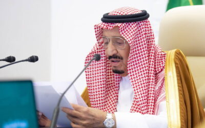 Rei saudita submetido a colonoscopia com sucesso fica internado para “descansar”