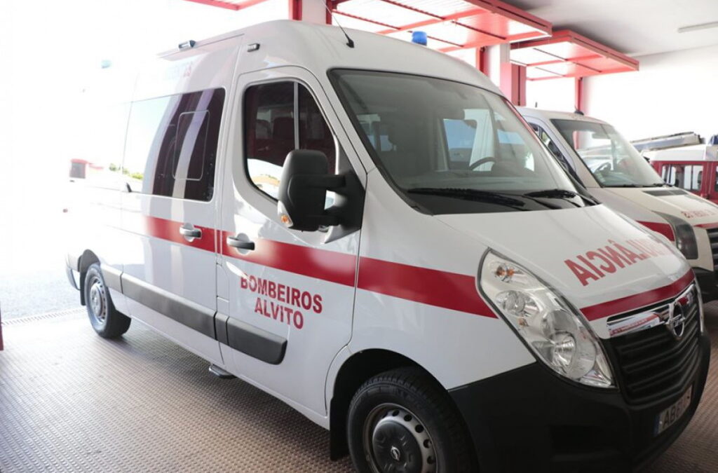 Bombeiros acusam Ministério de quebrar acordo quanto ao transporte de doentes não urgentes
