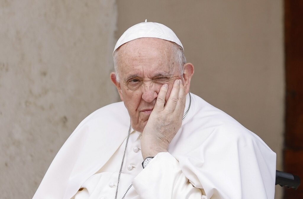 Papa adia viagem à República do Congo e Sudão do Sul devido a problemas no joelho