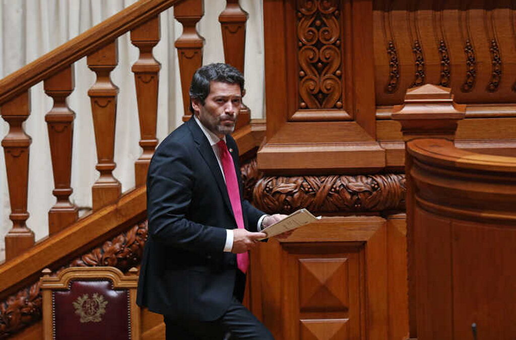 Ventura questiona PM se mantém confiança em Temido, Costa diz que avalia governantes “pelo trabalho”