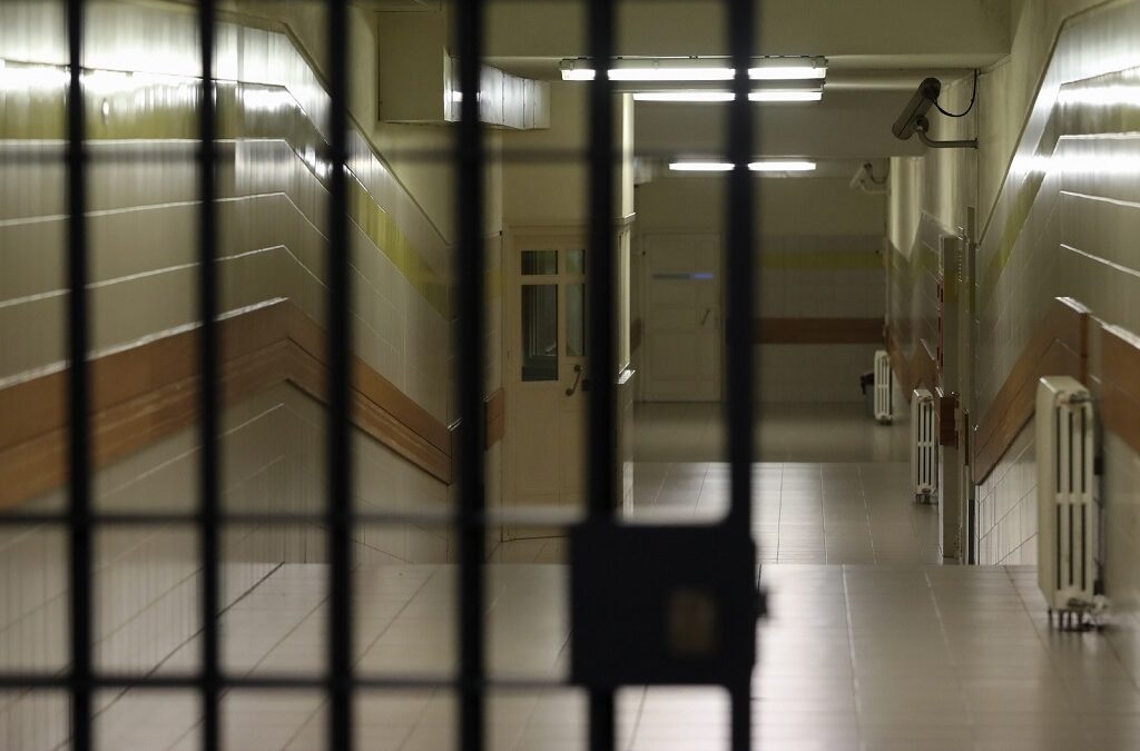 Covid-19: Quase 250 reclusos e 68 guardas entre casos ativos no sistema prisional