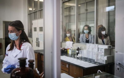 Laboratório do Medicamento disponível para aumentar fármacos para o SNS