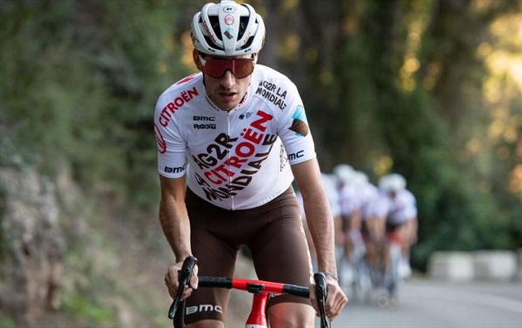 Geoffrey Bouchard é o primeiro ciclista a abandonar devido à covid-19