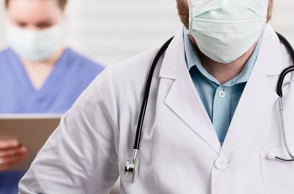 Governo dos Açores propõe incentivos de cinco anos para fixar médicos e enfermeiros