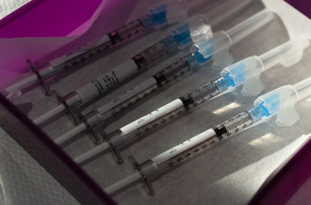 Autarcas da AMP não querem continuar a ser “barrigas de aluguer” na vacinação