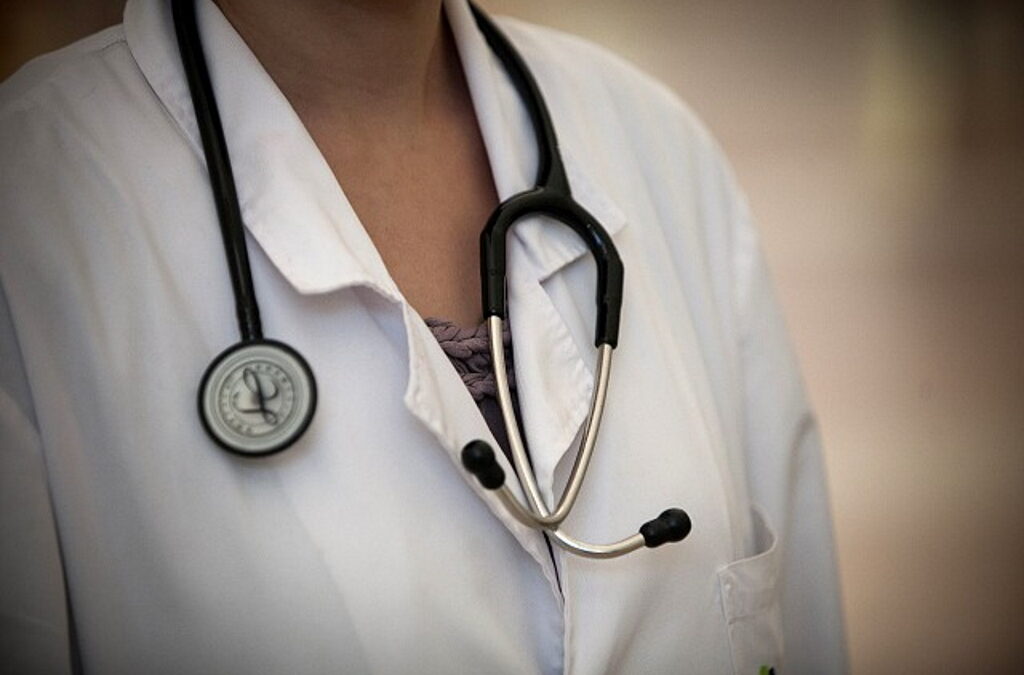 Dedicação plena impõe metas a médicos e proíbe cargos de chefia no privado