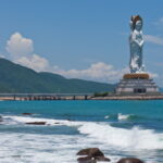 Turistas à procura de um escape na ilha chinesa de Hainan acabam sob novo bloqueio