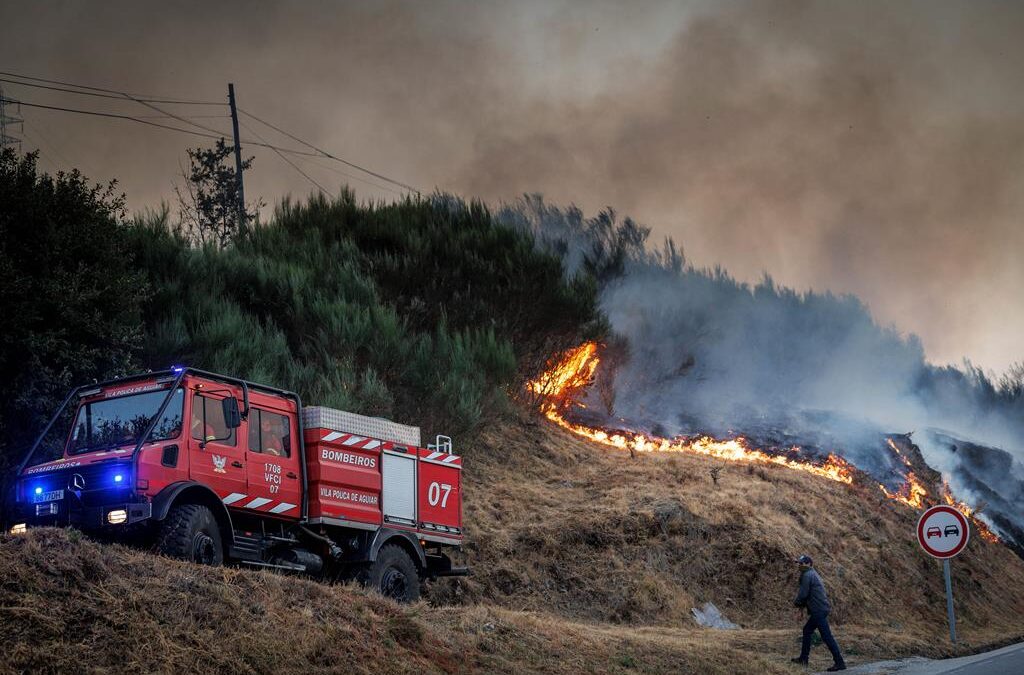 Viatura dos bombeiros ardeu no combate ao fogo em Valpaços