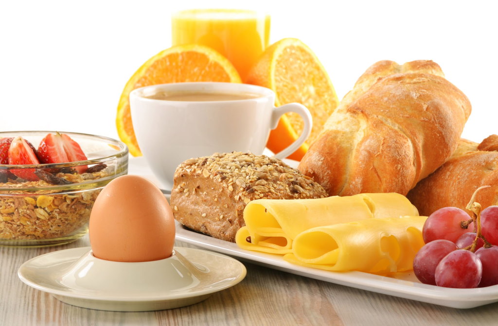 Pequeno-almoço completo reduz a fome mas não afeta a perda de peso