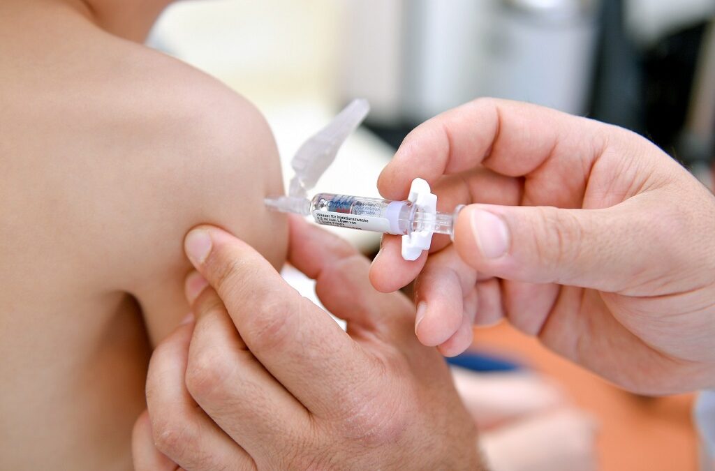 Vacinação completa contra meningococo B ultrapassa meta de 95%