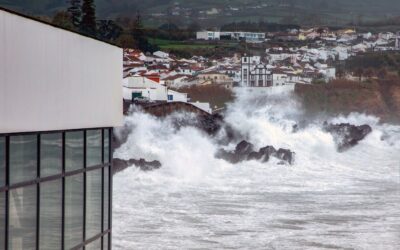 Ondas nos Açores podem atingir os 11 metros nos próximos dias