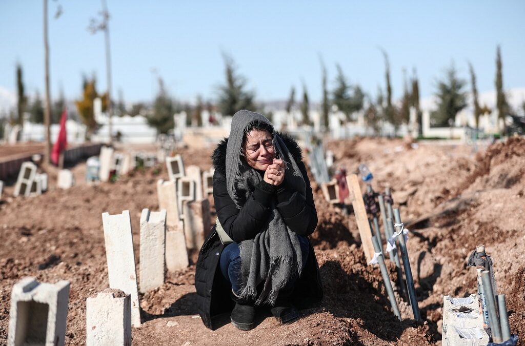 Sismos causaram pelo menos 40.943 mortes na Turquia e na Síria