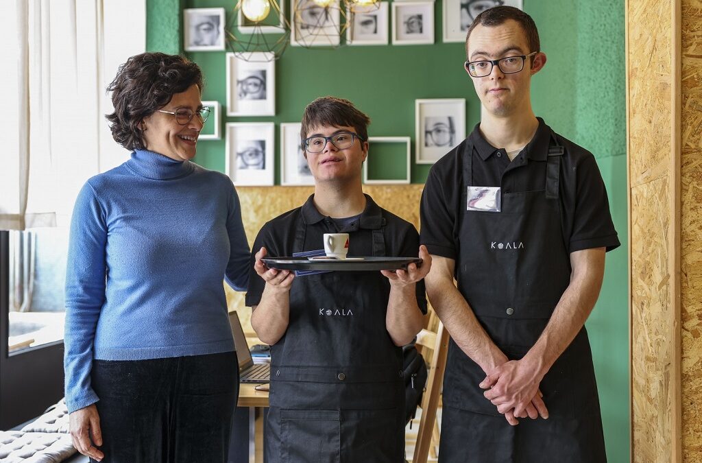 Café em Coimbra promove inclusão de jovens com trissomia 21 no mercado de trabalho