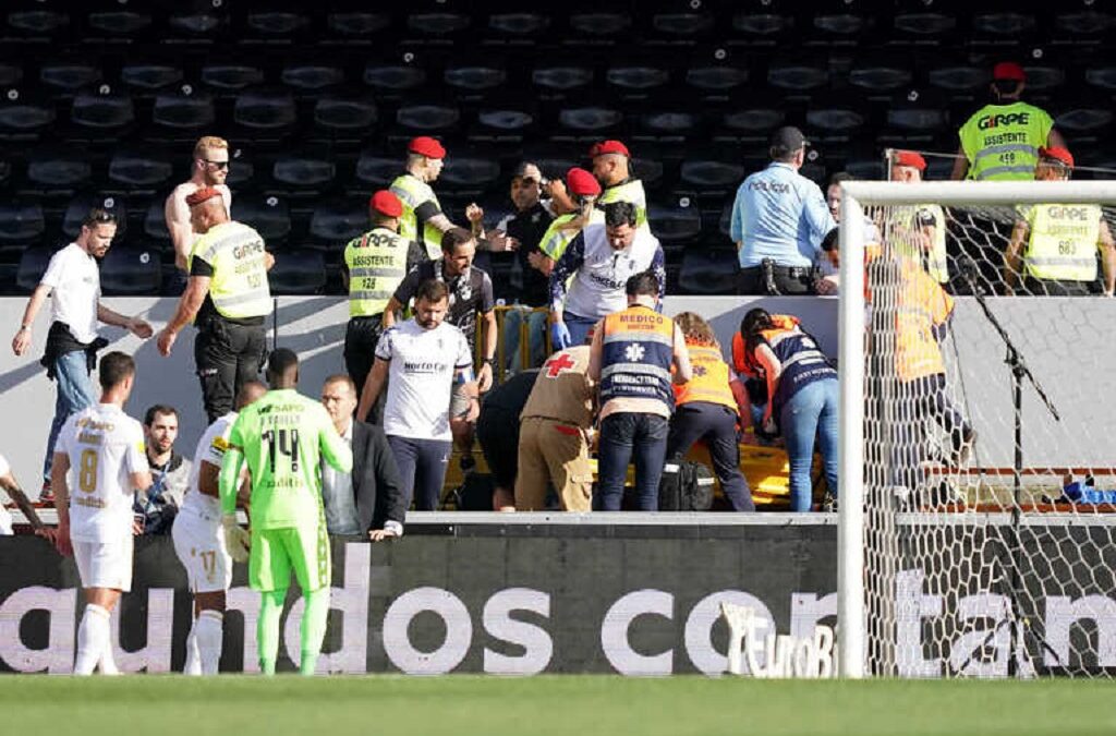 Adepto que caiu no estádio do Vitória de Guimarães deixa cuidados intensivos