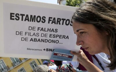 Centenas de pessoas em defesa do SNS