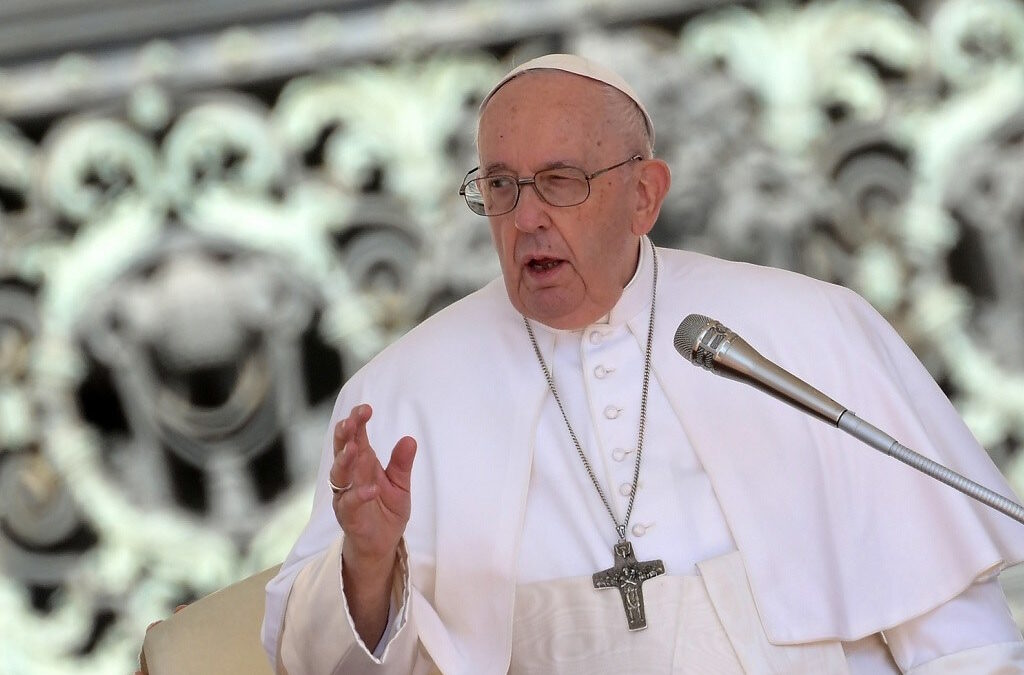 Papa aconselhado a não celebrar Angelus em público no domingo