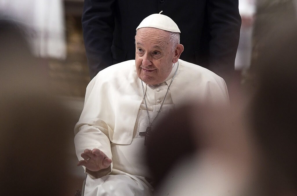 Papa Francisco deixa hospital nove dias depois de cirurgia abdominal