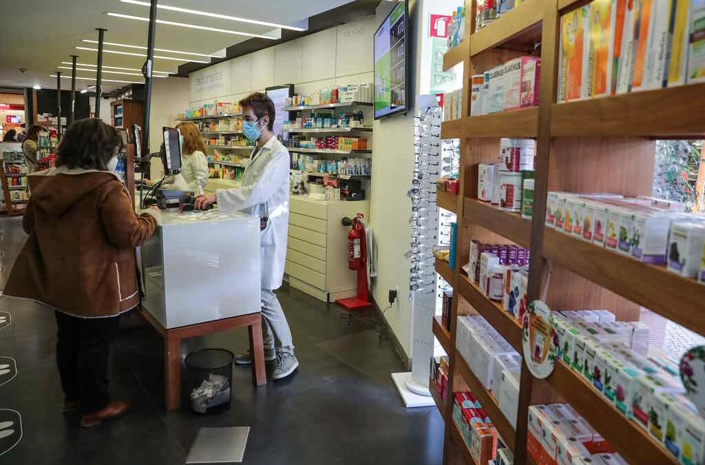 Comprar medicamentos foi mais difícil para os mais pobres em 2022