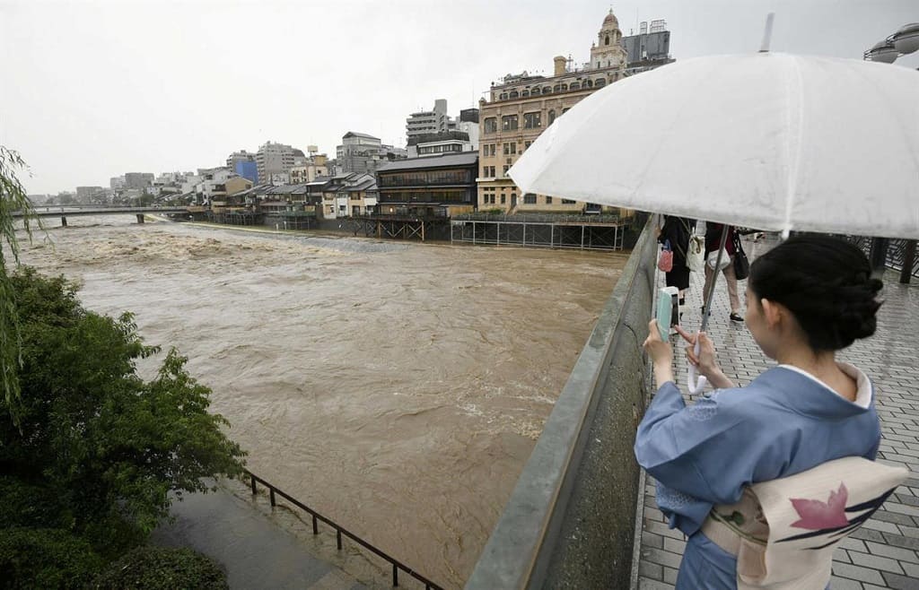 Japão: Chuvas torrenciais deixam um morto e dois desaparecidos