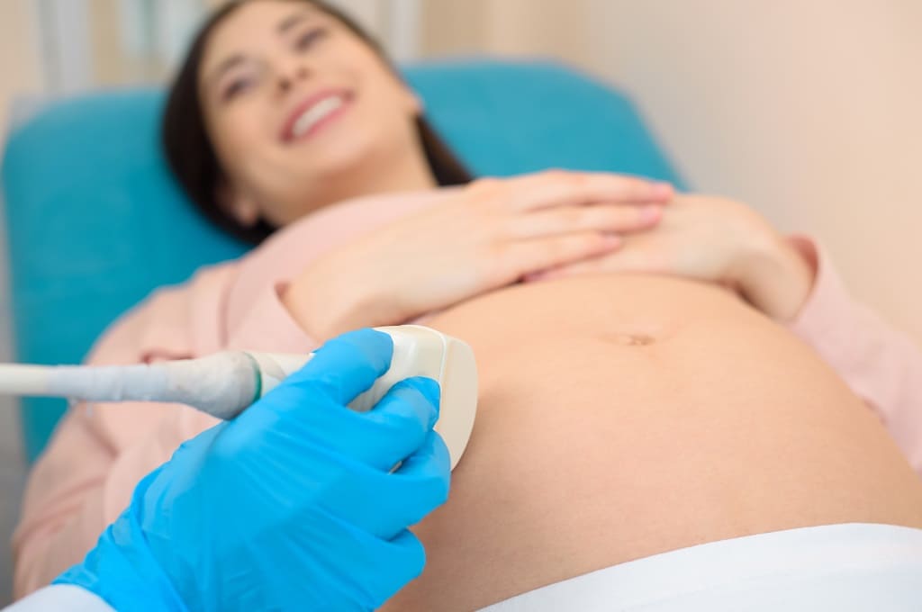 Por LightFieldStudios_ENVATO_close-up-shot-of-obstetrician-gynecologist-making-2022-12-16-16-54-35-utc (1)
