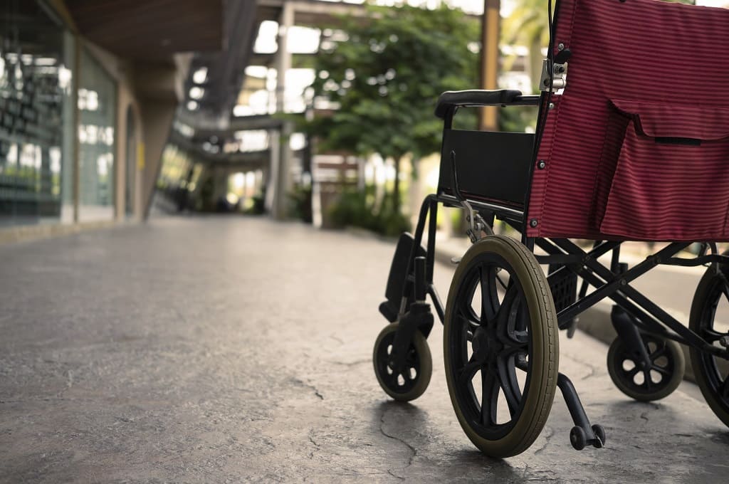 Por-prathanchorruangsak_ENVATO_empty-wheelchair-parked-in-hospital-health-care-a-2021-10-27-23-29-47-utc