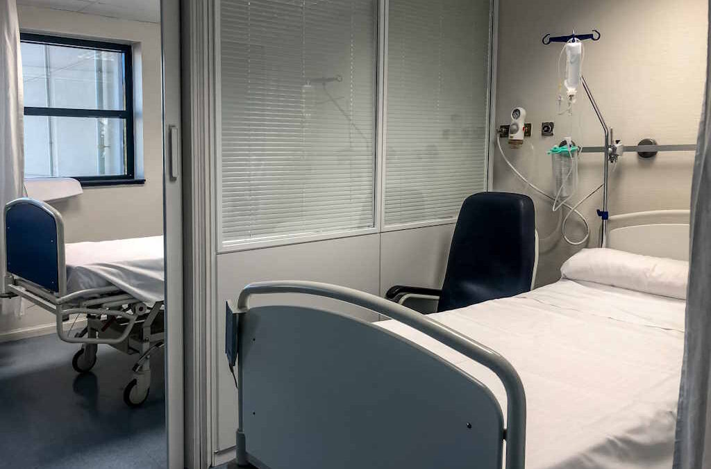 Hospital Santa Maria tem 50 doentes muito complexos que não consegue internar por falta de cama