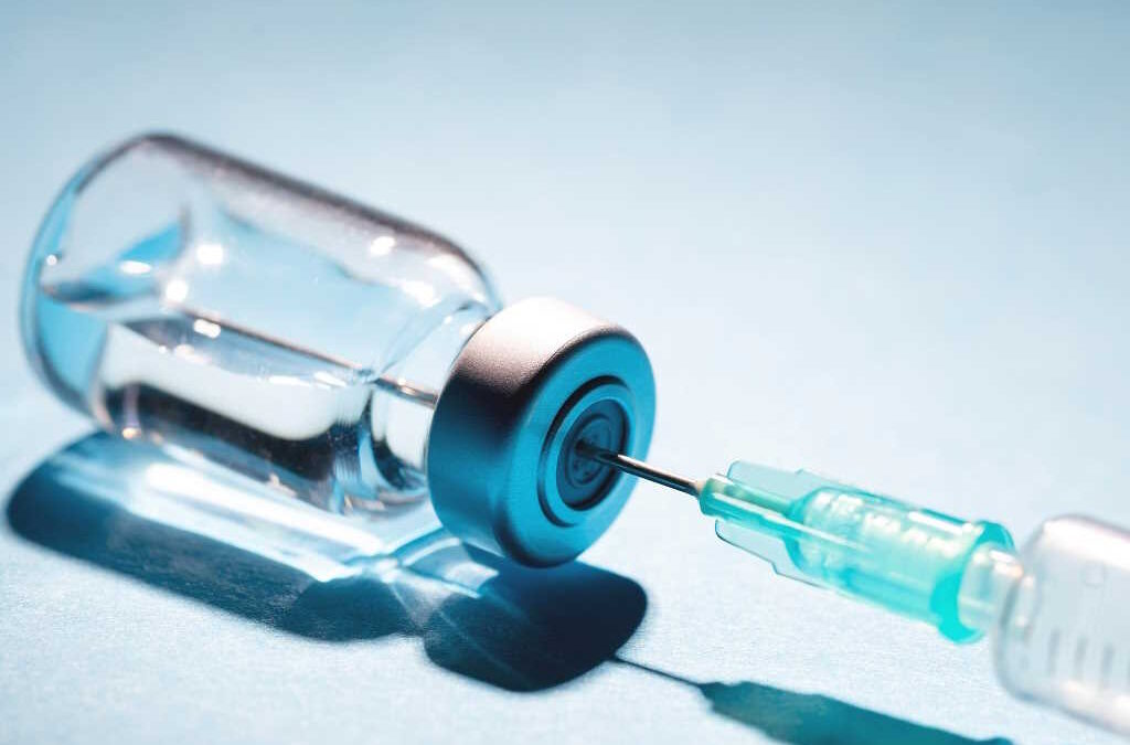 Covid-19: Elevada taxa de vacinação pode prevenir 21% e 32% de hospitaizações