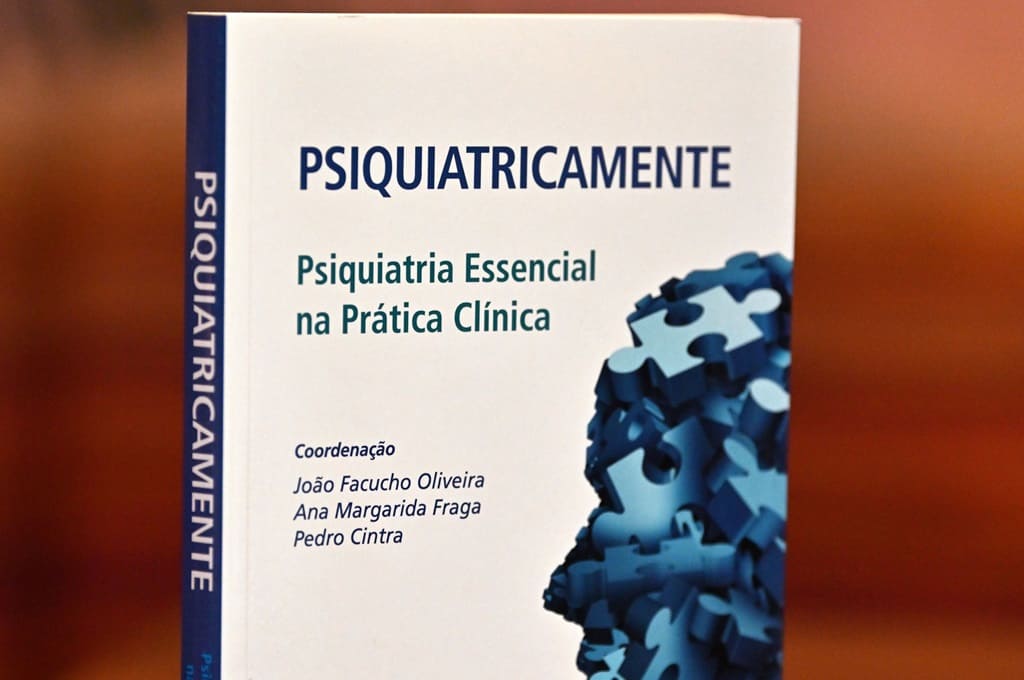 Livro Psiquiatricamente-Psiquiatria Essencial na Prática Clínica (1)
