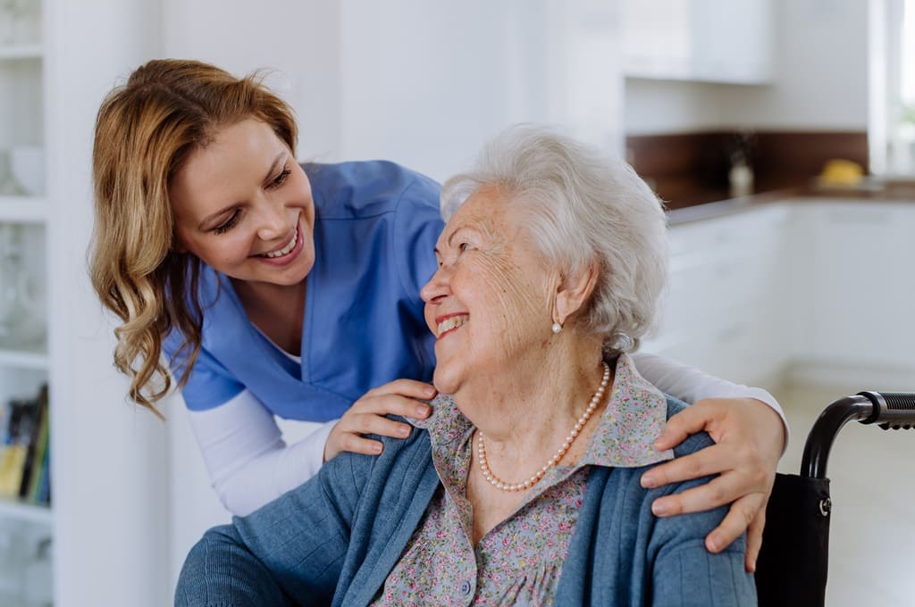 Por halfpoint_ENVATO_HN_portrait-of-nurse-and-her-senior-client-on-wheelch-2023-11-27-05-27-44-utc