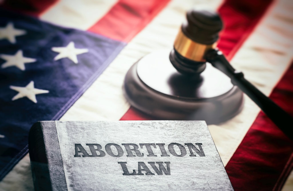 Arizona aprova abolição de lei que proíbe quase todos os abortos