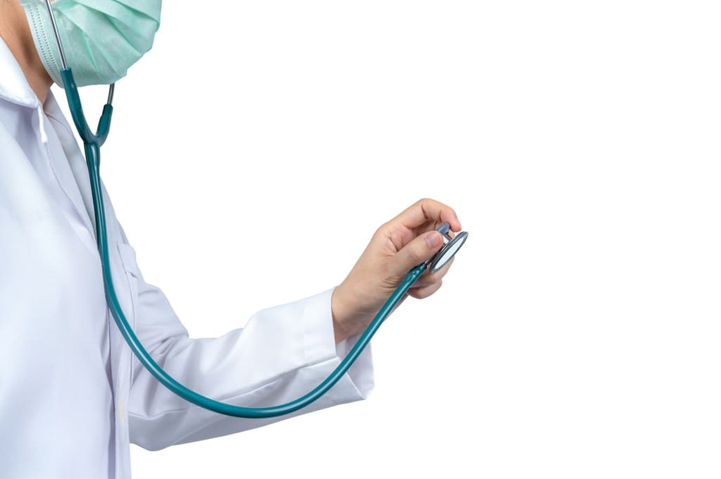 médicos_Por Fahroni_ENVATO_HN_doctor-hand-holding-stethoscope-for-listening-hear-2024-02-14-11-02-45-utc