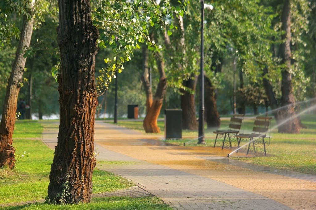 Por stockfilmstudio_ENVATO_smart-irrigation-automatic-system-in-the-city-park-2023-11-27-04-55-40-utc