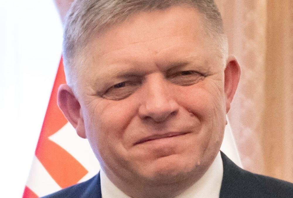 Primeiro-ministro eslovaco em reabilitação duas semanas após ser baleado