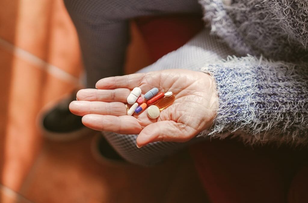Medicamentos sujeitos a receita médica passam a ser gratuitos para 140 mil idosos