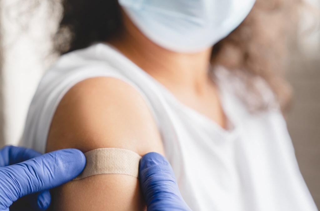 Suspeitas de reações adversas a medicamentos baixam em 2023 depois do `pico´ na vacinação covid