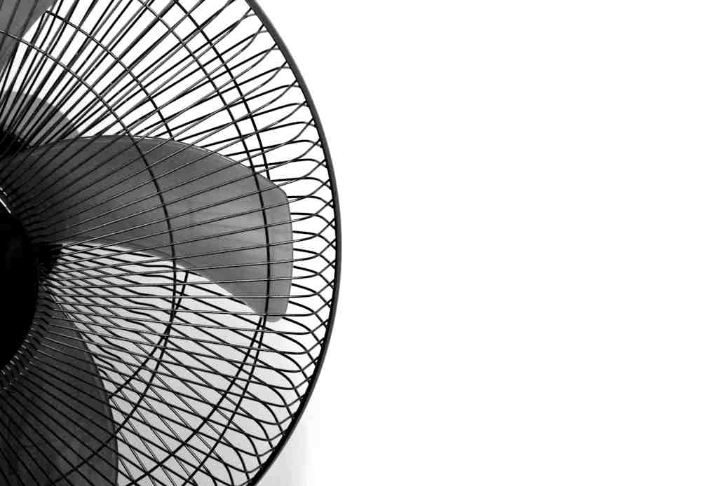 calor_portable-fan-for-the-australian-summer-heat-2023-11-27-04-53-25-utc_envato