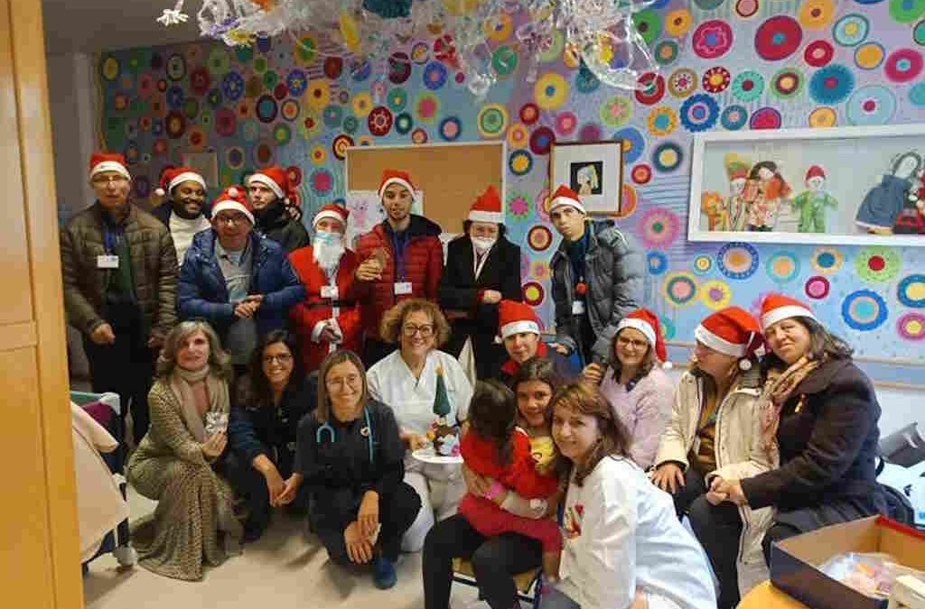 Serviço de Pediatria recebe árvore de Natal criada pela Associação Portuguesa do Cidadão Deficiente Mental de Viseu