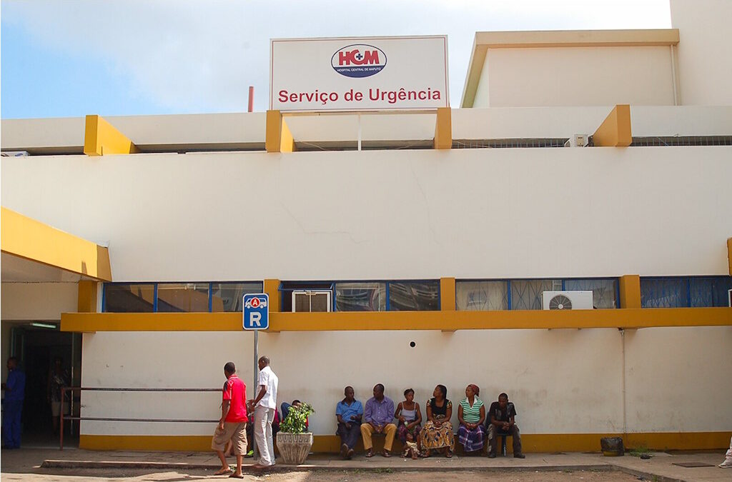 Profissionais de saúde do Hospital Central de Maputo paralisam para exigir 13.º mês