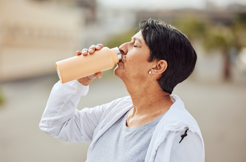 Boca seca e gengivas sensíveis: os desafios orais da menopausa