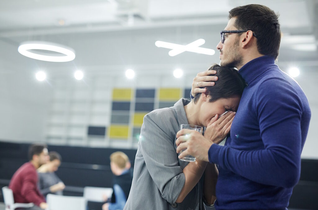 Compaixão torna trabalhadores mais resilientes perante promessas quebradas no emprego