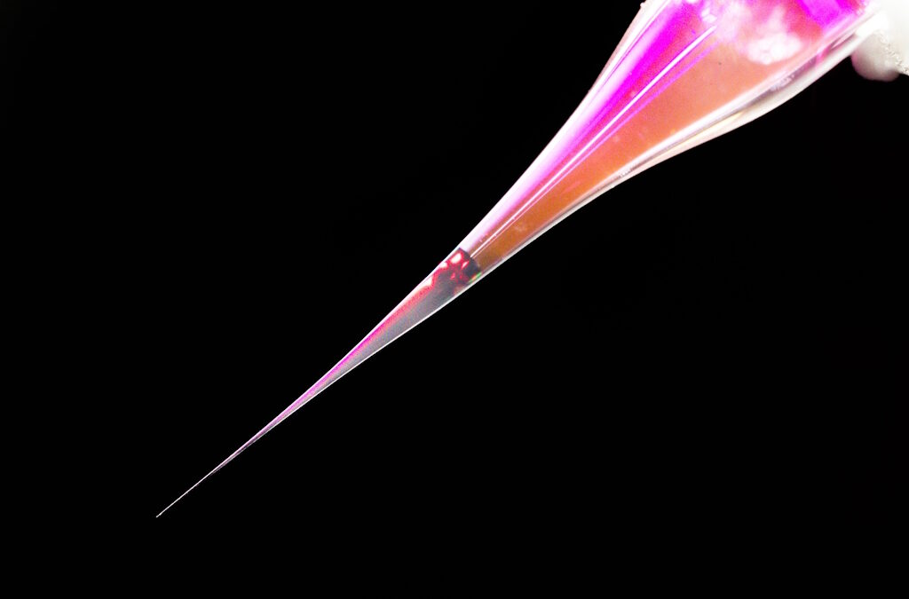 Pipeta Revolucionária Ativa Neurónios Individuais com Precisão Iónica