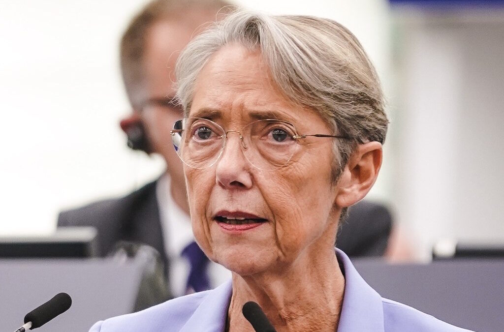 Ministra francesa pede “resposta global” à saúde mental após aluno matar vigilante