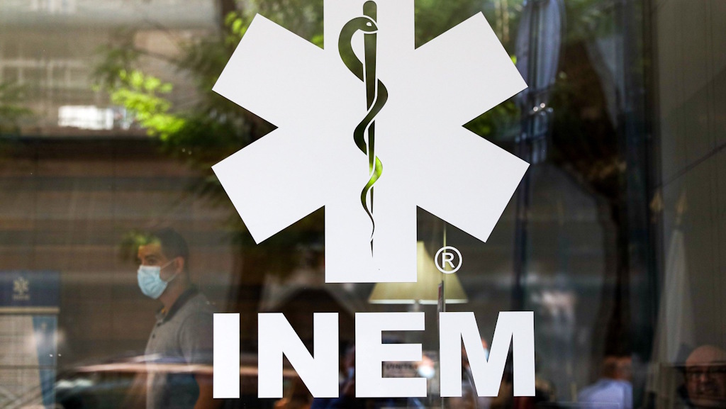 INEM prepara cenários alternativas caso não entre em vigor em julho contrato de helicópteros