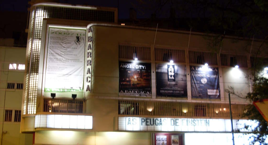 Agressão a ator de A Barraca por grupo de extrema-direita em Lisboa leva a cancelamento de peça